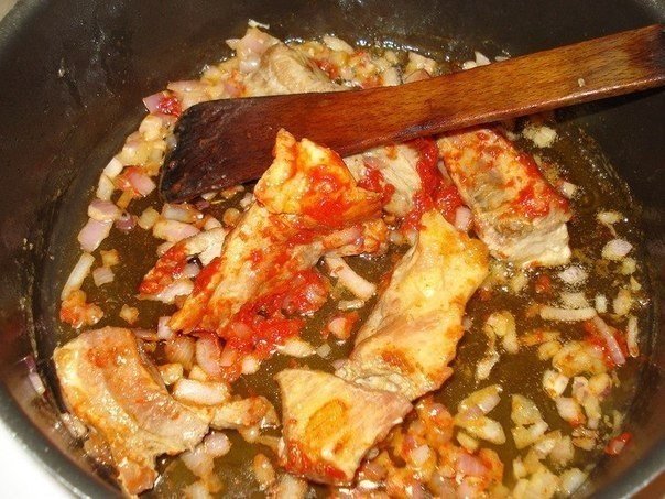 Свинина, тушкована з грибами і капустою Свинина, тушкована з грибами і капустою