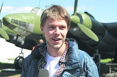 Старший сын Ефремова женился на актрисе Яне Гладких