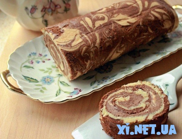 Мармуровий рулет з шоколадно-банановим кремом