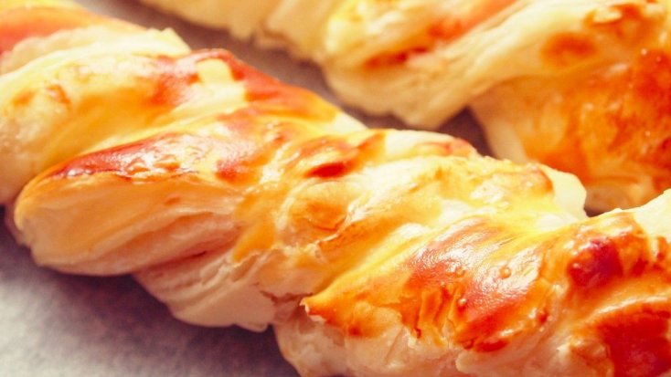 Листкові косички з куркою і сиром