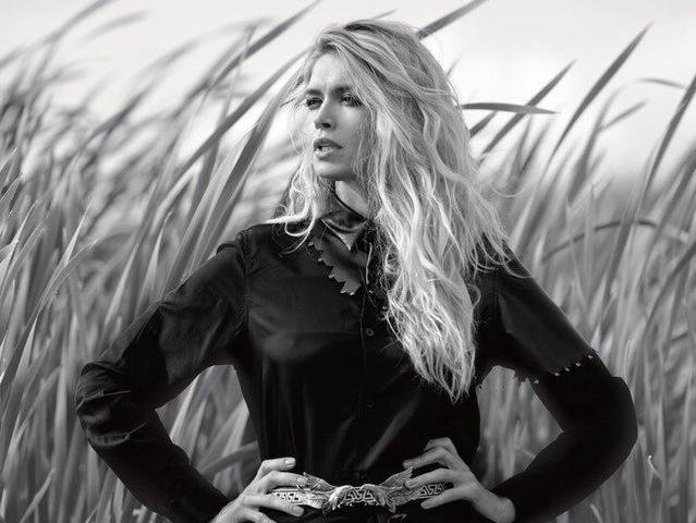 Віра Брежнєва показала сестер-близнючок (фото)