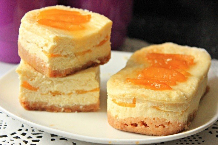 Сирник з кокосом і персиками Сирник з кокосом і персиками