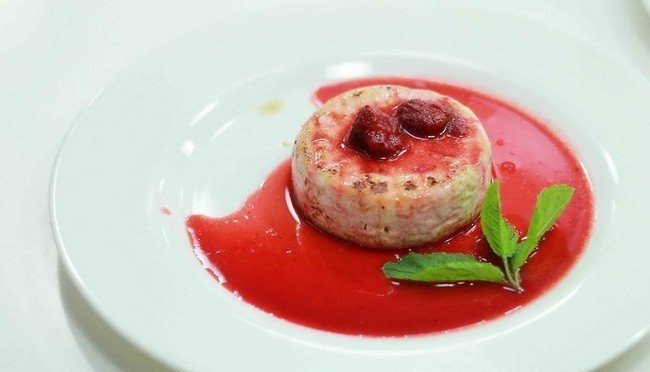 Сир Камамбер з полуничним соусом Сир Камамбер з полуничним соусом