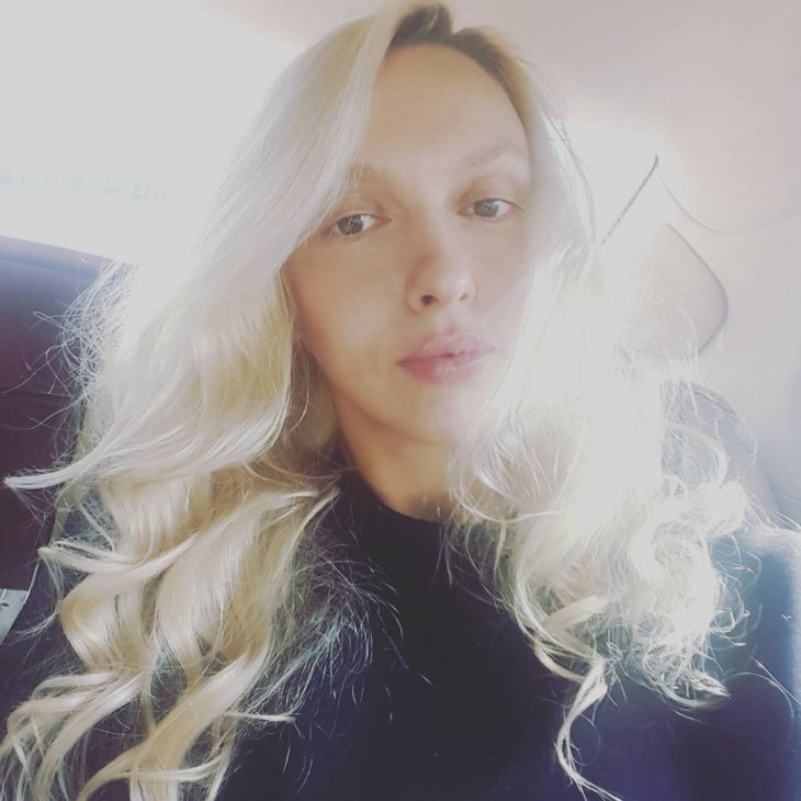Оля Полякова показала фото без макияжа