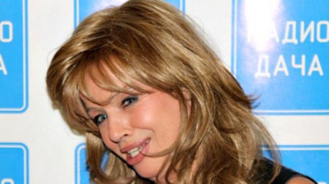 69-летняя Елена Преснякова в мини восхитила публику