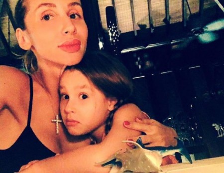 Светлана Лобода сделала селфи с дочерью