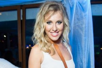 Собчак не постеснялась выставить напоказ маленькую грудь