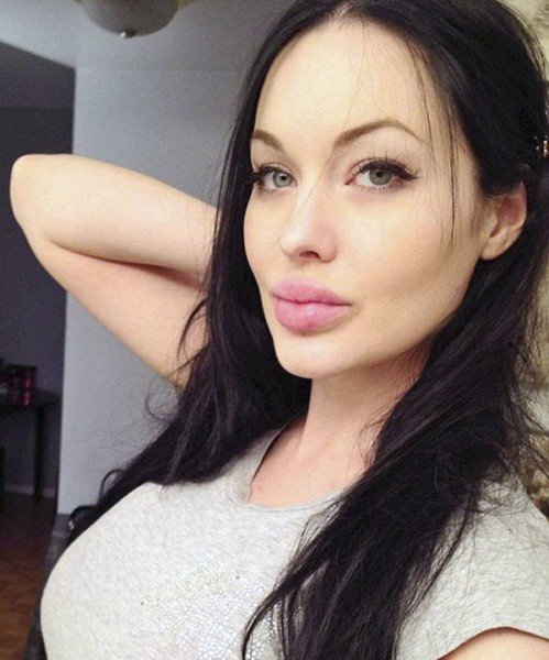 Сеть в восторге от двойника Анджелины Джоли