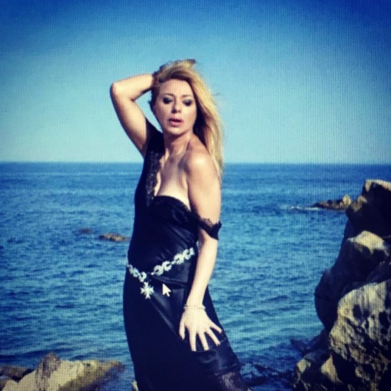 Алена Апина сразила наповал великолепной внешностью