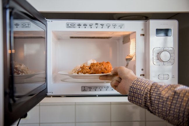 Пять продуктов, которые опасно разогревать в микроволновке