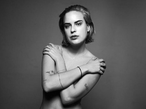 22-летняя дочь Брюса Уиллиса и Деми Мур снялась в шокирующей фотосессии 22-летняя дочь Брюса Уиллиса и Деми Мур снялась в шокирующей фотосессии