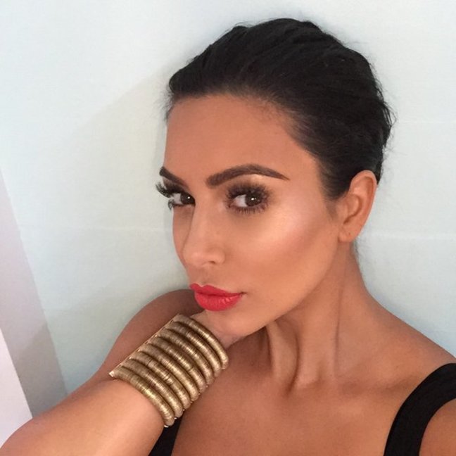 Фото Ким Кардашян до пластических операций произвело фурор в Сети