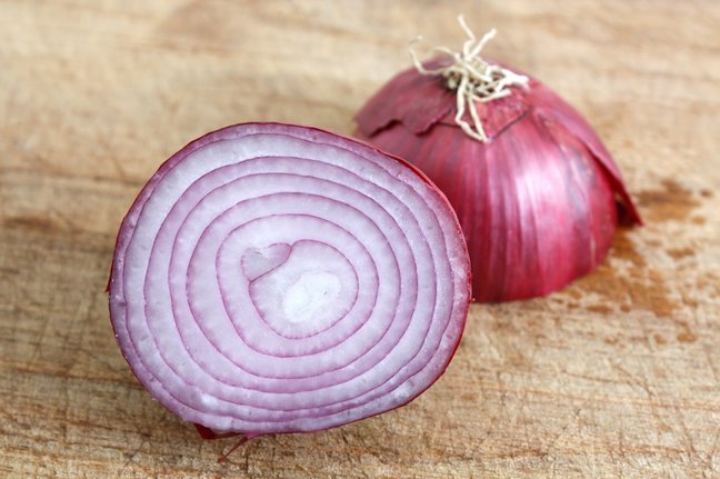 От яблок до лука: продукты, которые не дают плоского живота От яблок до лука: продукты, которые не дают плоского живота
