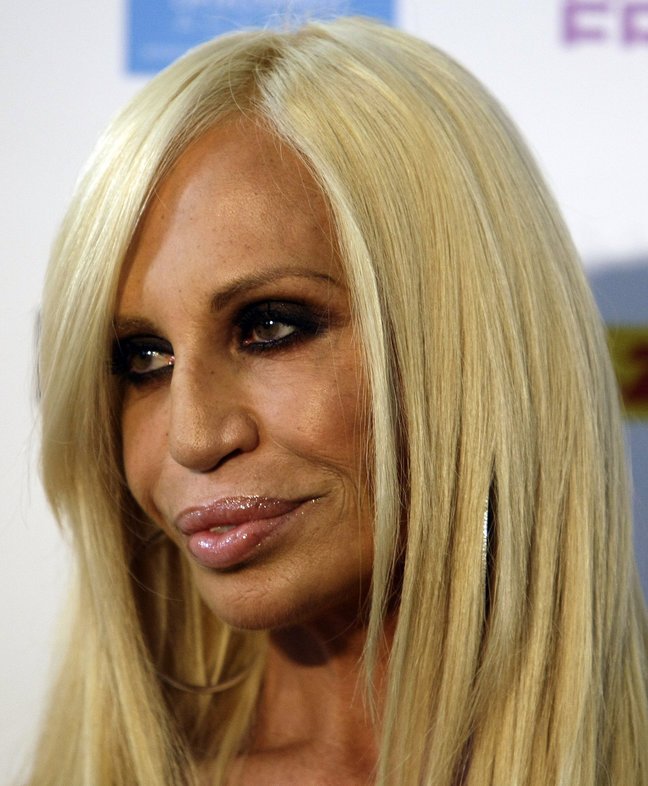 61-летняя Донателла Версаче показала то, что лучше не видеть 61-летняя Донателла Версаче показала то, что лучше не видеть