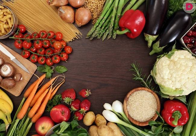 Диетологи перечислили продукты, от которых стоит отказаться при переходе на здоровое питание