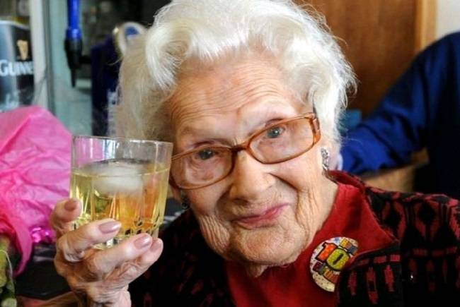 Вчені назвали відмінні риси людей, які є довгожителями