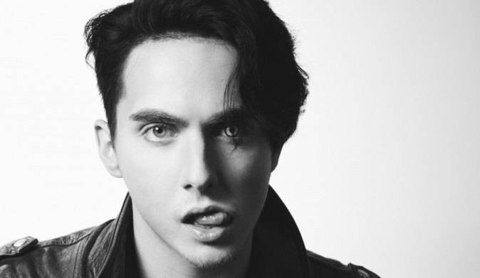 Щасливе число Melovin? Співак заінтригував романтичним фото з незнайомкою